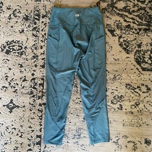 Blue crop pants with pocket